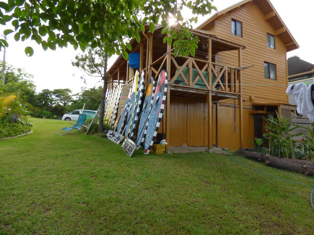Hotel Tropical Surf House Okinawa Onna Esterno foto