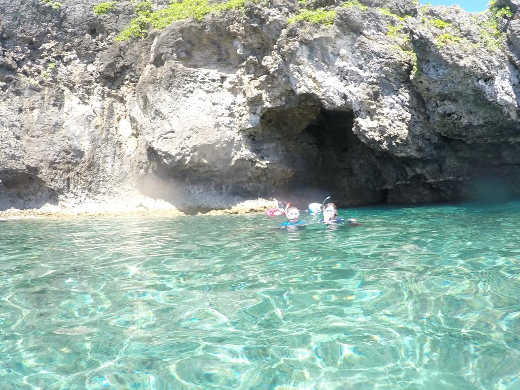 Hotel Tropical Surf House Okinawa Onna Esterno foto