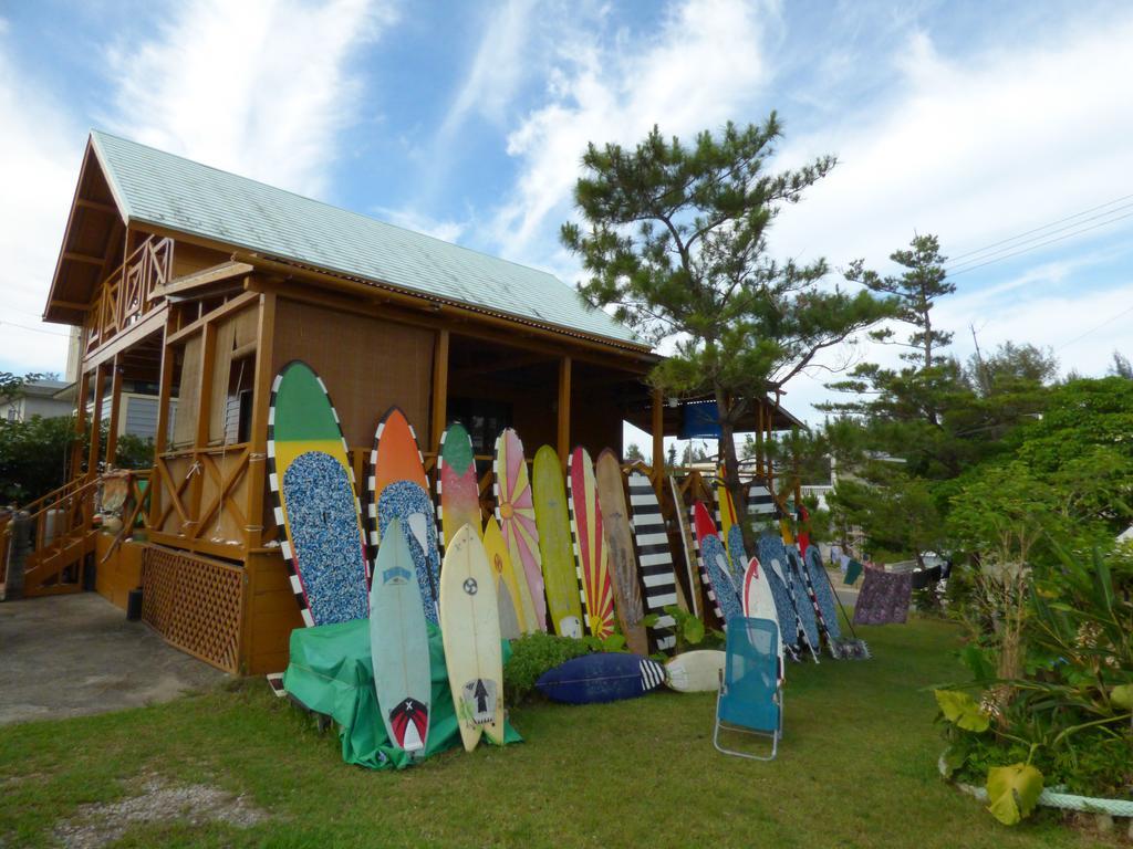 Hotel Tropical Surf House Okinawa Onna Esterno foto