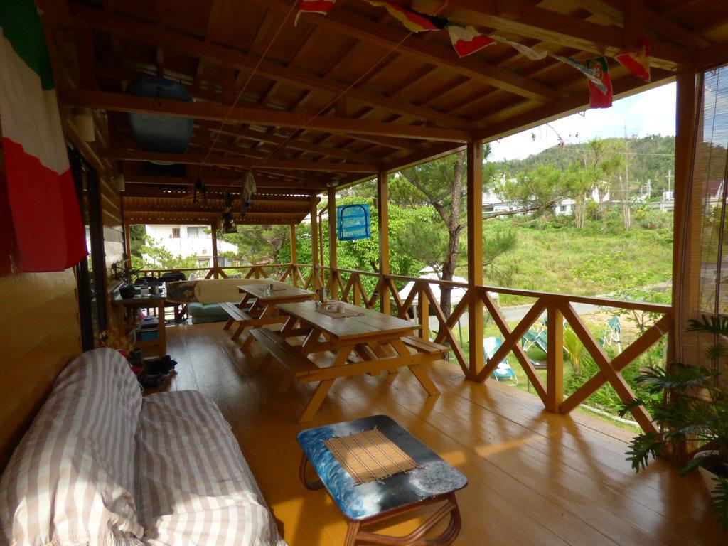 Hotel Tropical Surf House Okinawa Onna Esterno foto