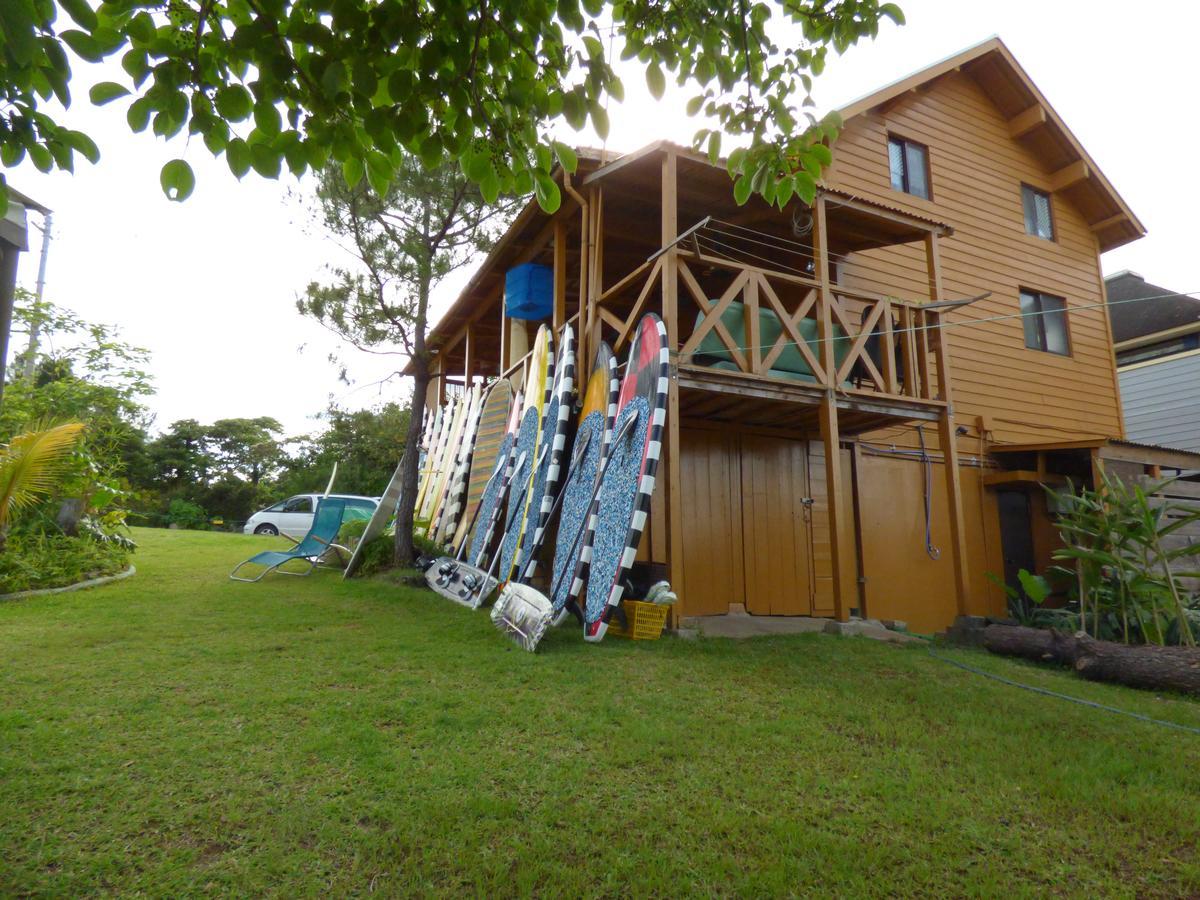 Hotel Tropical Surf House Okinawa Onna Esterno foto