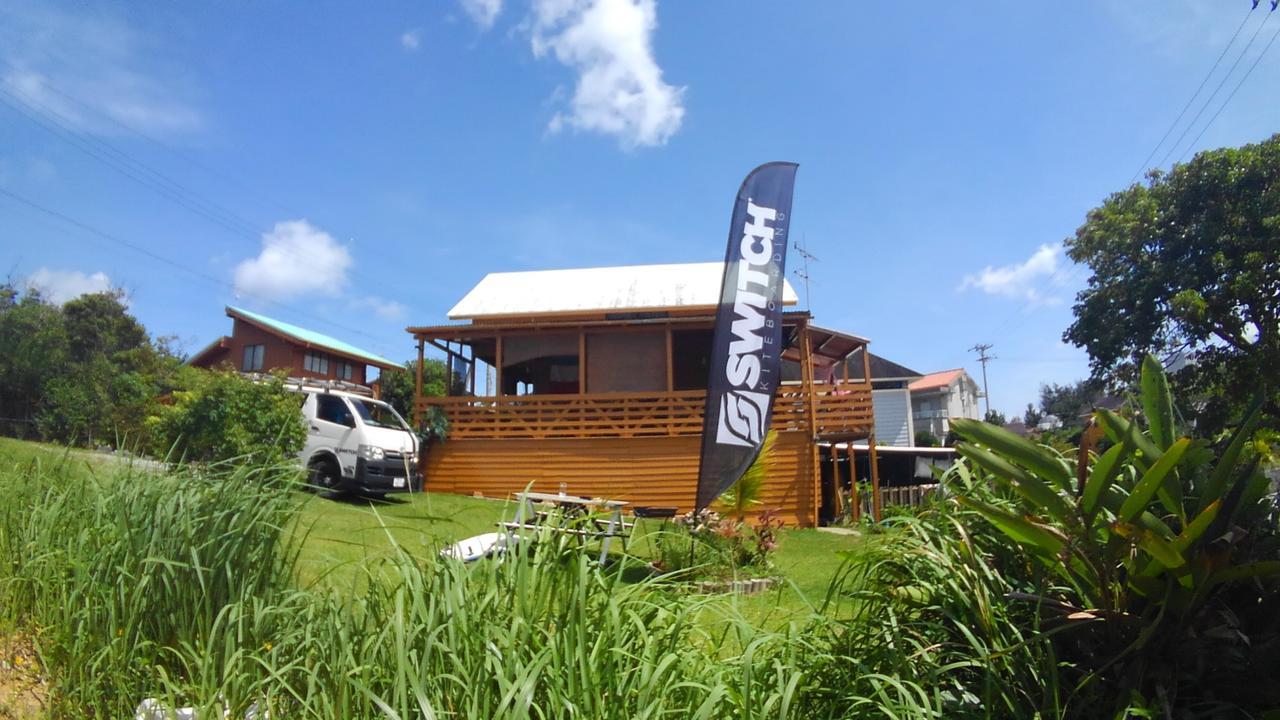 Hotel Tropical Surf House Okinawa Onna Esterno foto